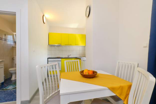 Apartma Luana 1 miren oddih za pare v bližini plaže, Mali Lošinj