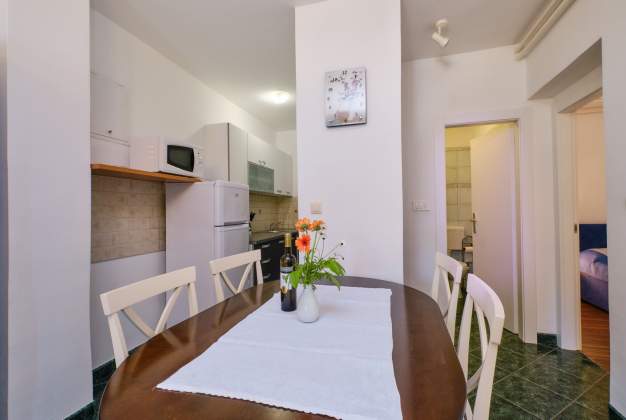 Apartma Orangina 2 - Mirna Lokacija 100m od Morja, Mali Lošinj