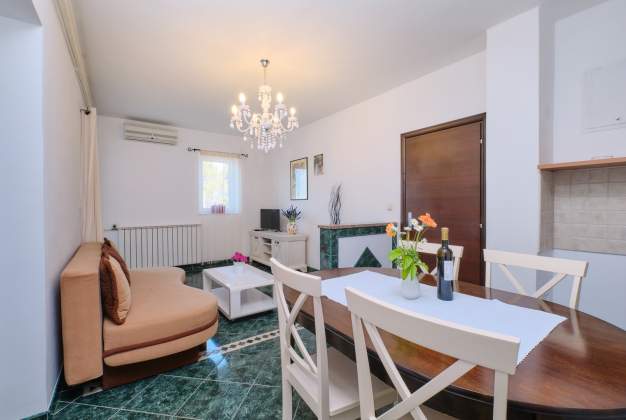 Apartment Orangina 2 - Ruhige Lage 100m vom Meer, Mali Lošinj