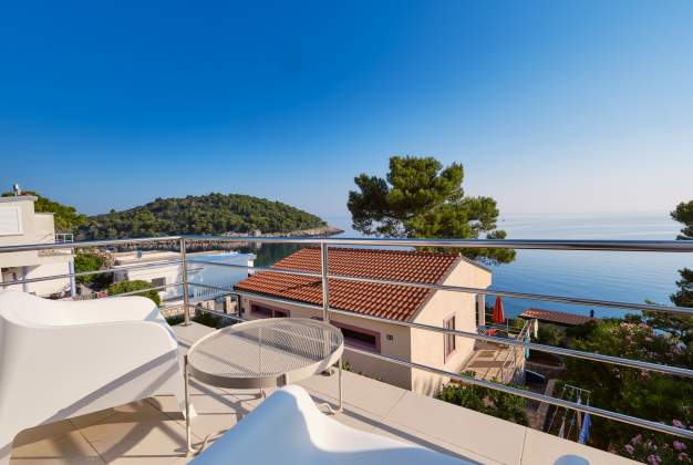 Apartment  Vitorio 3 - located by the beach of Vladarka Bay for 3 people in Mali Lošinj, Croatia.