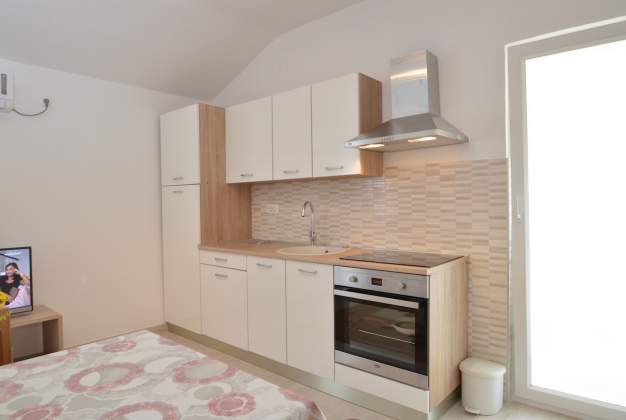 Apartment Lakić 3, Strandnah, ideal für 2-3 Personen in Artatore