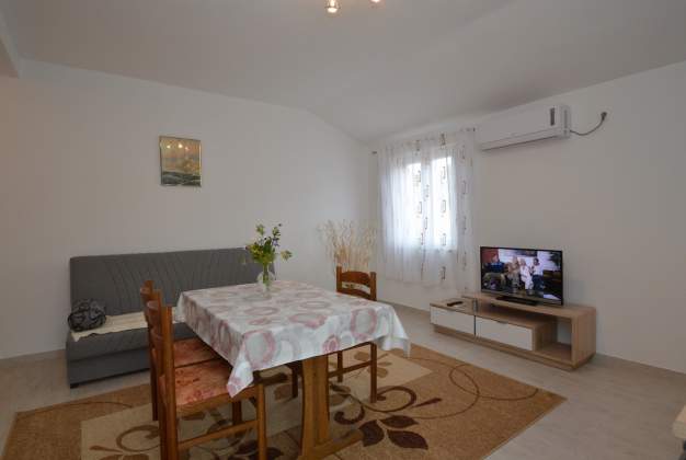 Apartment Lakić 3, Strandnah, ideal für 2-3 Personen in Artatore