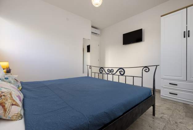 Apartment Apsyrtides beautiful renovated close to Sveti Martin beach for 2-4 people, Mali Lošinj.