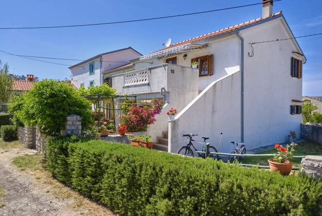 Apartment Maruči 1 - Aufenthalt im Einklang mit der Natur für 4 Personen in Stivan, Cres.