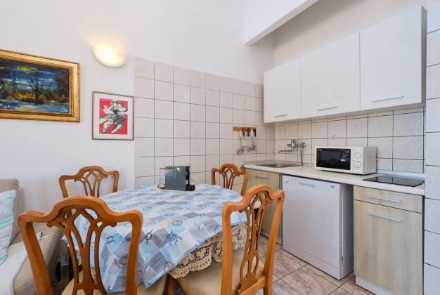 Apartment Vitorio 4 - Unterkunft für 2 Personen in der Bucht Valdarke, Mali Lošinj, Kroatien.