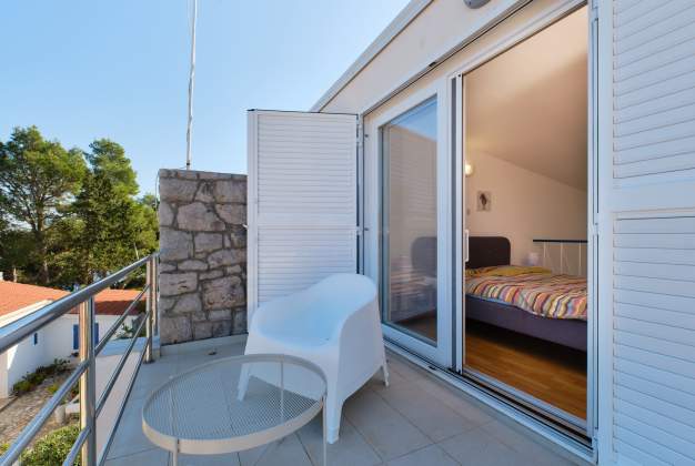 Apartment Vitorio 4 - Unterkunft für 2 Personen in der Bucht Valdarke, Mali Lošinj, Kroatien.