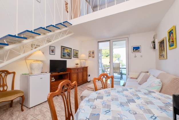 Apartment Vitorio 4 - Unterkunft für 2 Personen in der Bucht Valdarke, Mali Lošinj, Kroatien.