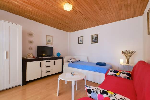 Studio Mirta, obdan z zelenjem v Poljani, Mali Lošinj