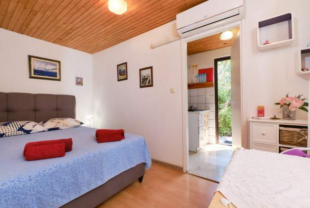 Studio Mirta, umgeben von Grün in Poljana, Mali Lošinj