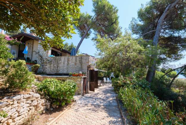 Studio Mirta, umgeben von Grün in Poljana, Mali Lošinj