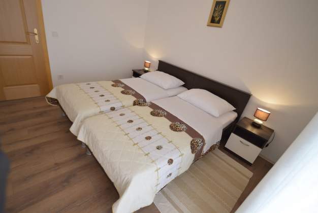 Apartma Duje 3 - Prostor blizu plaže, terasa z žarom v Artatorama,  Mali Lošinj