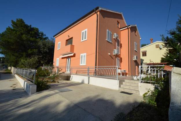 Apartment Duje 3 - Geräumig nahe Strand, Terrasse mit Grill, Artatore, Mali Lošinj